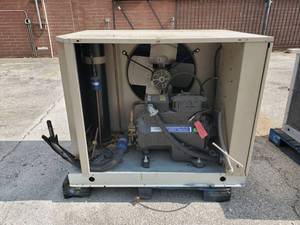 lot 4554 image: Bohn Condensing Unit 3DB3F33KE-TFC-200