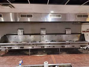 lot 4555 image: 17ft 8 Burner Gas Wok