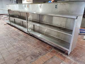 lot 4566 image: Stainless Prep Table With Electric