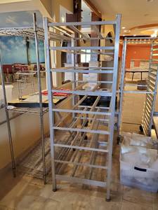 lot 4581 image: Metal Can Rack
