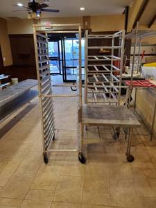 lot 4583 image: Rolling Sheet Pan Rack With Side Table