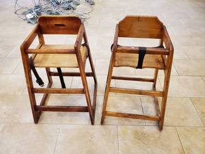 lot 4590 image: (2) High Chairs