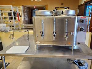 lot 4591 image: Electric Coffee Urn With Bag Holder