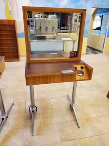 lot 4593 image: Hair Salon Stands With Electric