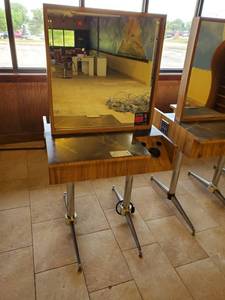 lot 4594 image: Hair Salon Station With Electric