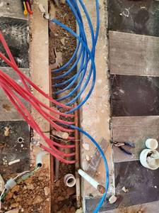 lot 4639 image: 8 Manifold Red And Blue Pex With Shut Off Valves