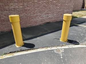 lot 4644 image: (4) Safety Pillars