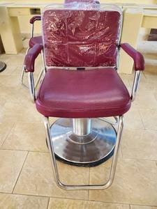 lot 4605 image: Hair Salon Chair