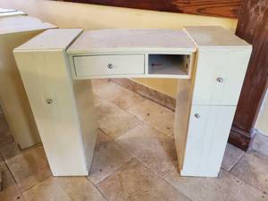 lot 4613 image: Nail Station
