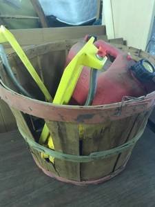 lot 9588 image: bushel basket with contents