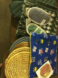 lot 9603 image: potholders and trivets
