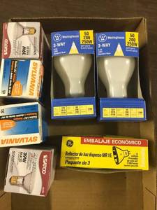 lot 9606 image: lot of assorted lightbulbs