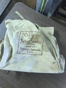 lot 9634 image: Broadcast Spreader missing strap