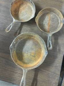 lot 9636 image: 3 cast iron skillets
