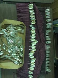 lot 9637 image: Oneida silver plated flatware - spoons and forks over 70 pcs