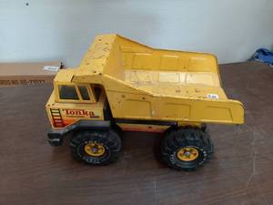 lot 1826 image: Tonka Truck