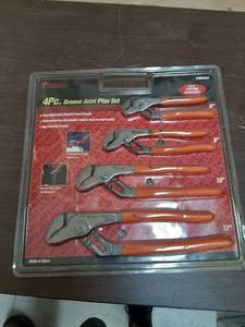 lot 1895 image: Pittsburgh 4 Piece Tongue and Groove Joint Pliers Set