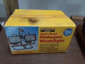 lot 1896 image: Dual Quartz Halogen 150 Watt Work Light Head Pivoting With Stand