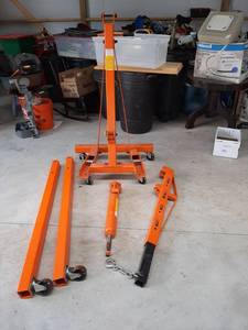 lot 1939 image: 2 Ton Hydraulic Foldable Shop Crane