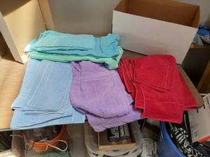 lot 1944 image: Assorted Towels