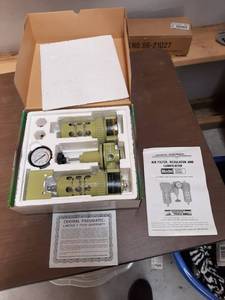 lot 1951 image: 125 PSI FRL Air Regulator, 38-18 NPT