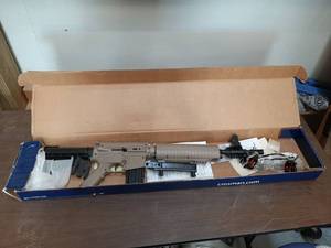 lot 1960 image: Crosman M4 Air Rifle Bundle, Tan - Pumped and Fired