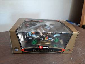 lot 1961 image: Bburago Porsche Carrera 911 Gt 1993 Racing Diecast Model 118 Code 3360