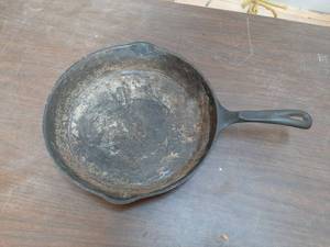 lot 1963 image: Wagners 1891 Original Cast Iron Skillet