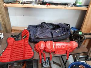 lot 1967 image: Roller Bag with Catchers Gear