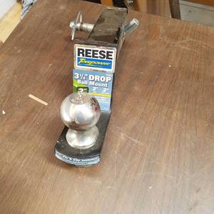 lot 1985 image: Reese Slip-in Hitch with 2 Ball