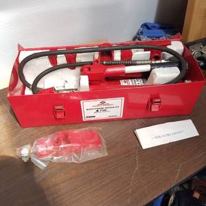 lot 1986 image: 4 Ton Body  Frame Repair Kit