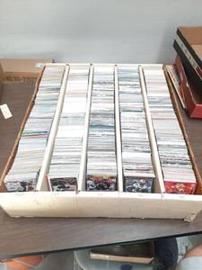 lot 3281 image: Large Box Assorted Sports Cards - Baseball, Football and Hockey