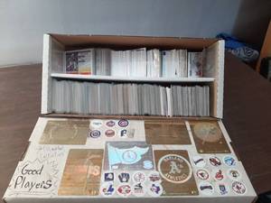 lot 3295 image: Assorted Baseball Cards - a lot are in plastic sleeves