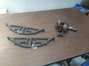 lot 3297 image: Hand Crank Grinder, 2 Pieces Cast Iron and metal stake