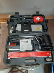 lot 3308 image: Michelin Roadside Kit - Missing Jumper Cables