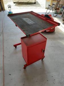 lot 3316 image: Torin Tool Cart - 1 Hinge on Door is Broke