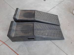 lot 3317 image: Pair of Car Ramps