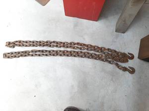 lot 3348 image: Chain with 2 Hooks - Approximately 14