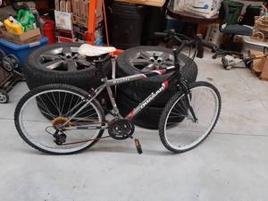 lot 3362 image: Quasar bicycle - Seat not attached