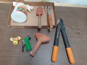 lot 3363 image: Lawn and Garden Items