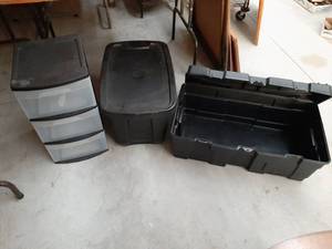 lot 3401 image: Organizer and 2 Tubs with Lids (Both Lids are Broke)