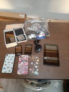 lot 3404 image: Tablet, Cell Phones and Accessories
