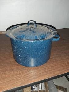 lot 3407 image: Enamel Stock Pot