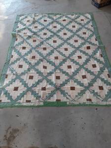 lot 3420 image: Green Quilt - Some Damage