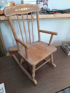 lot 3424 image: Kids Rocking Chair