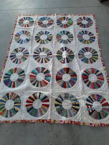 lot 3431 image: Quilt with Rings