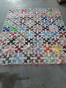 lot 3434 image: Quilt