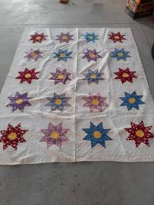 lot 3438 image: Quilt with Stars