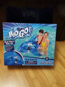 lot 7076 image: Pool floatie, Blue whale ride-on