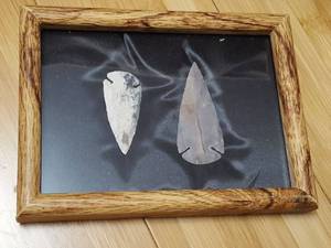 lot 7077 image: 2 Arrowheads  spear points in 5 x 7 frame